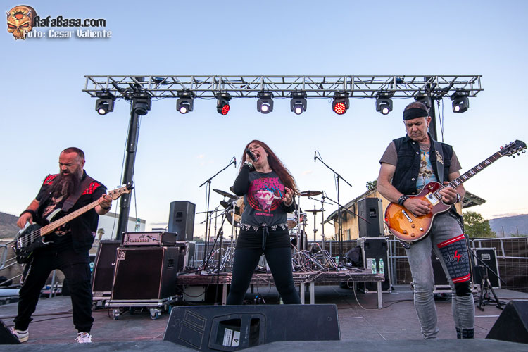 4 BAJO ZERO - MAYOS METAL LIVE